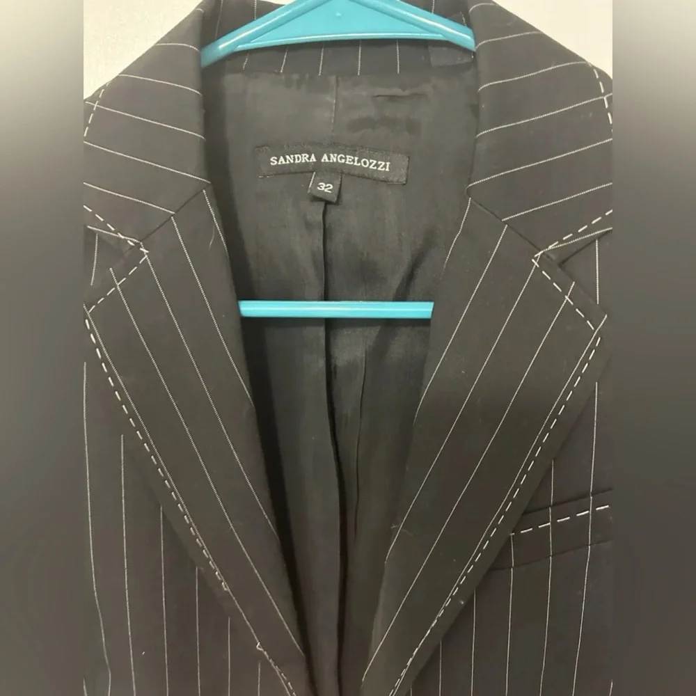 Sandra Angelozzi 3 piece Suit. Black pinstripe jacket 32, skirt 38, pants 40. - Picture 5 of 12